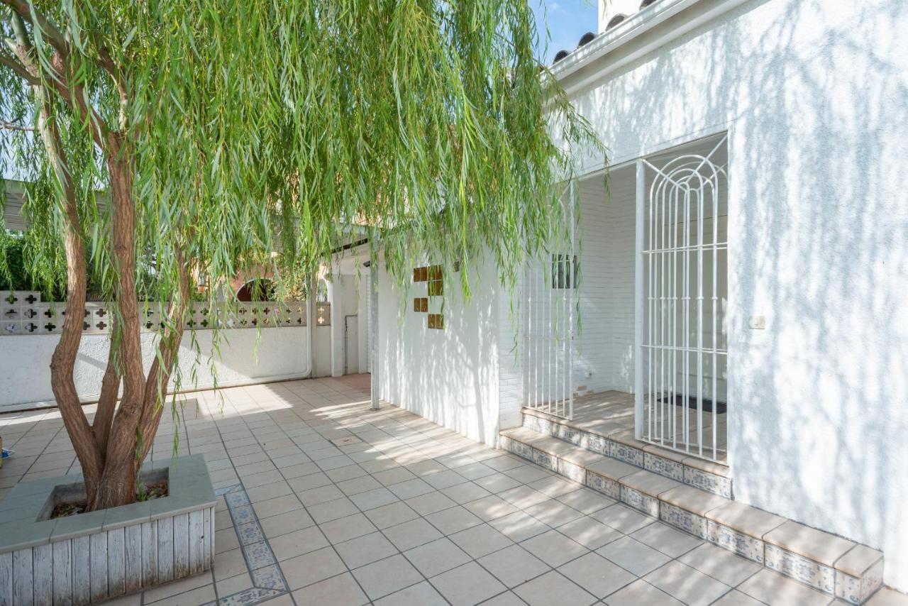 Villa Requesens On Canal Empuriabrava Exterior foto