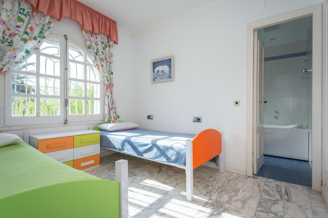 Villa Requesens On Canal Empuriabrava Exterior foto