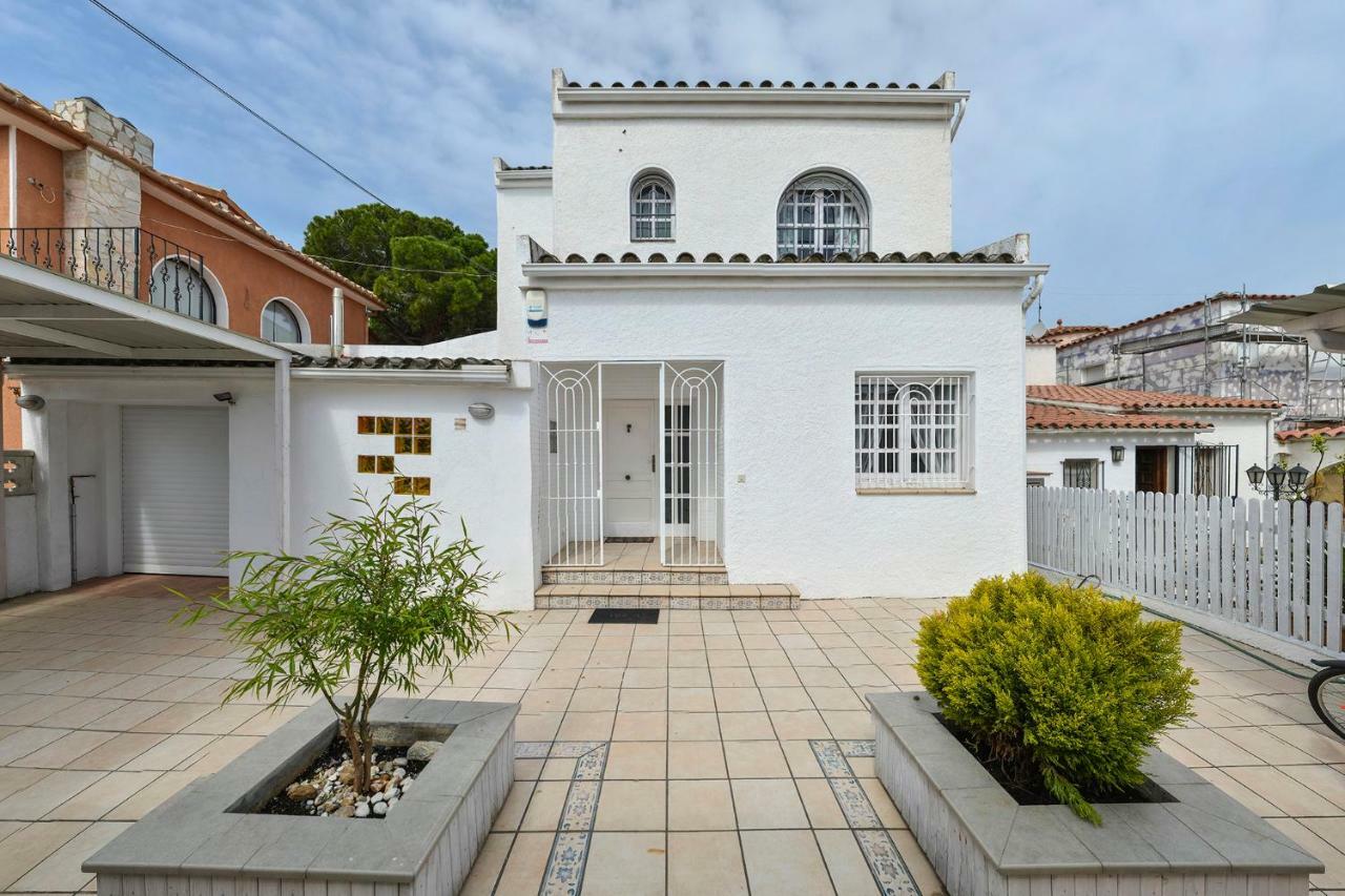 Villa Requesens On Canal Empuriabrava Exterior foto